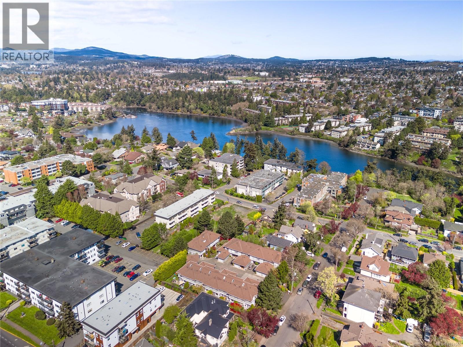 2 922 Arm St, Esquimalt