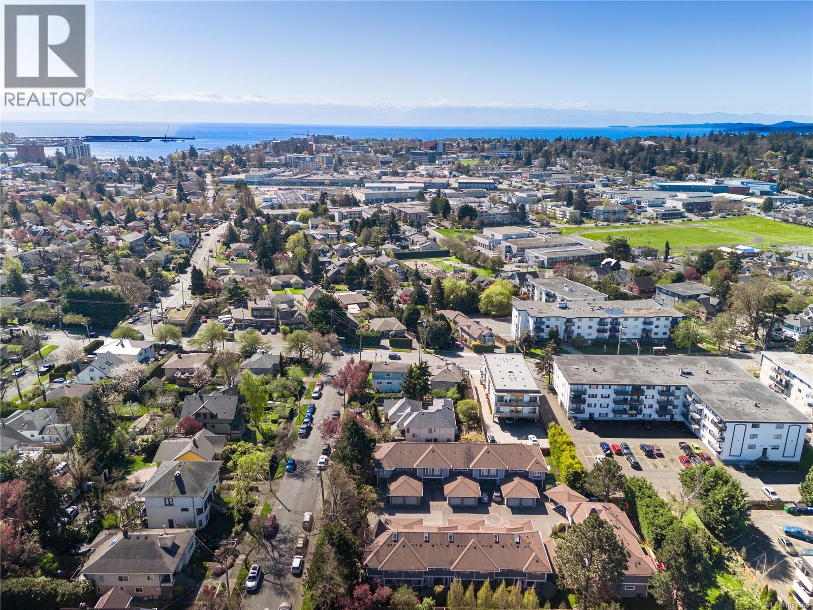 2 922 Arm St, Esquimalt