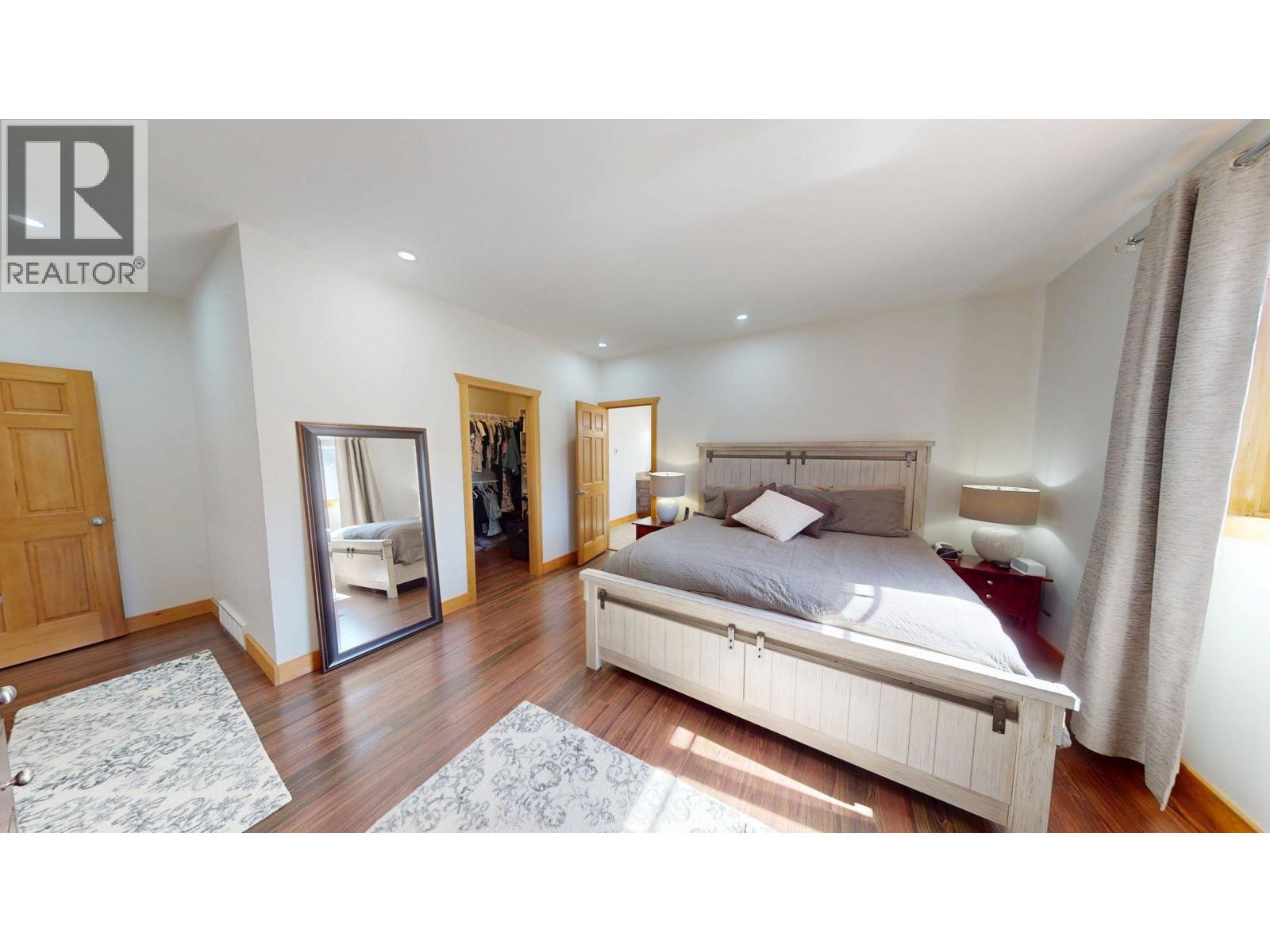 2455 COLIN CRESCENT - 22