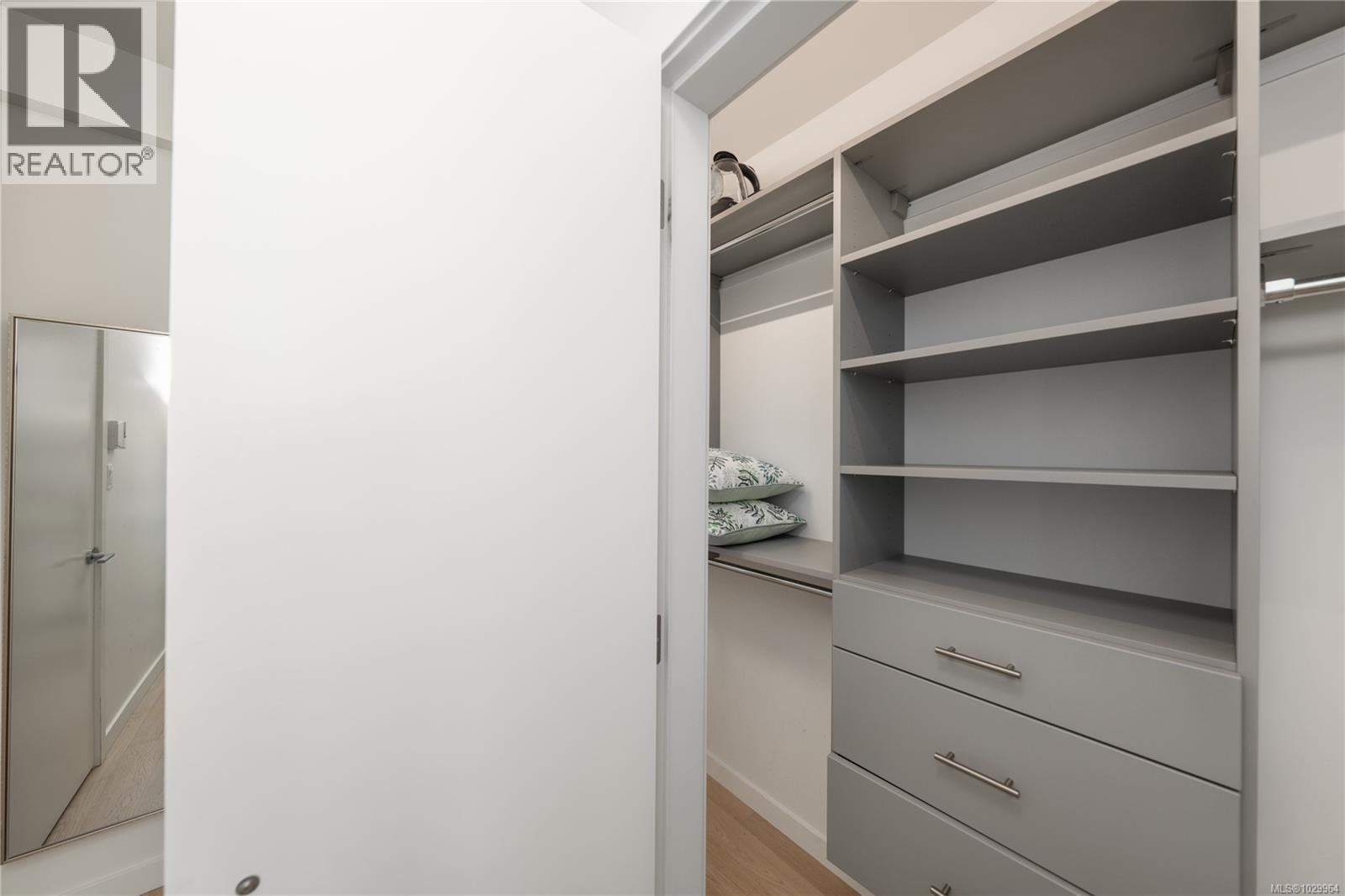 101 550 Michigan Street, Victoria