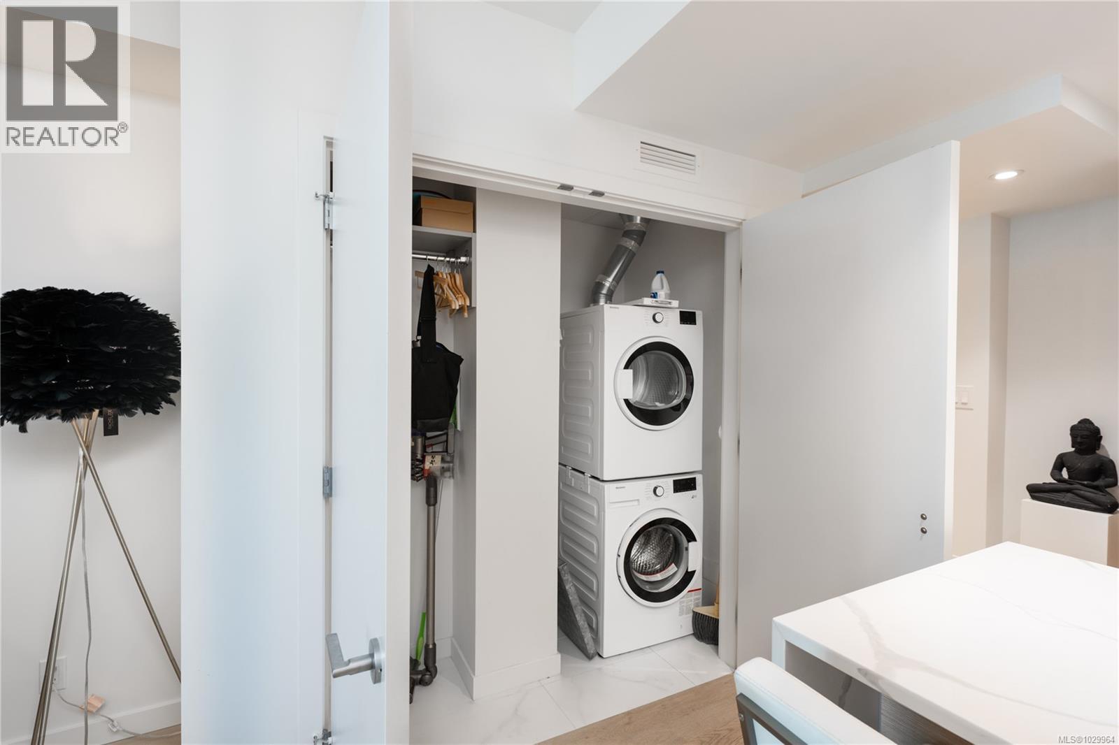 101 550 Michigan Street, Victoria