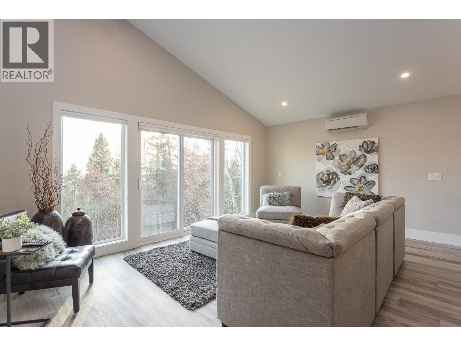  6720 Langley Court, Kelowna