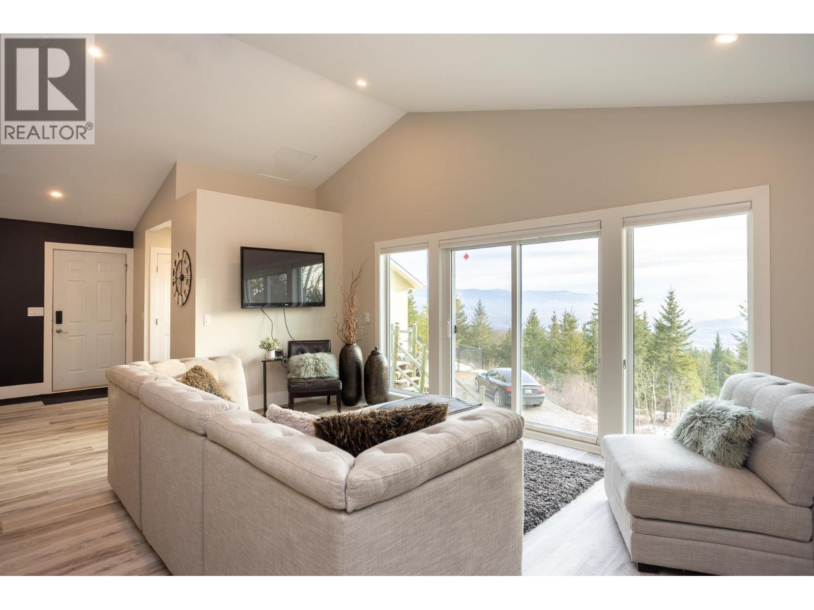  6720 Langley Court, Kelowna