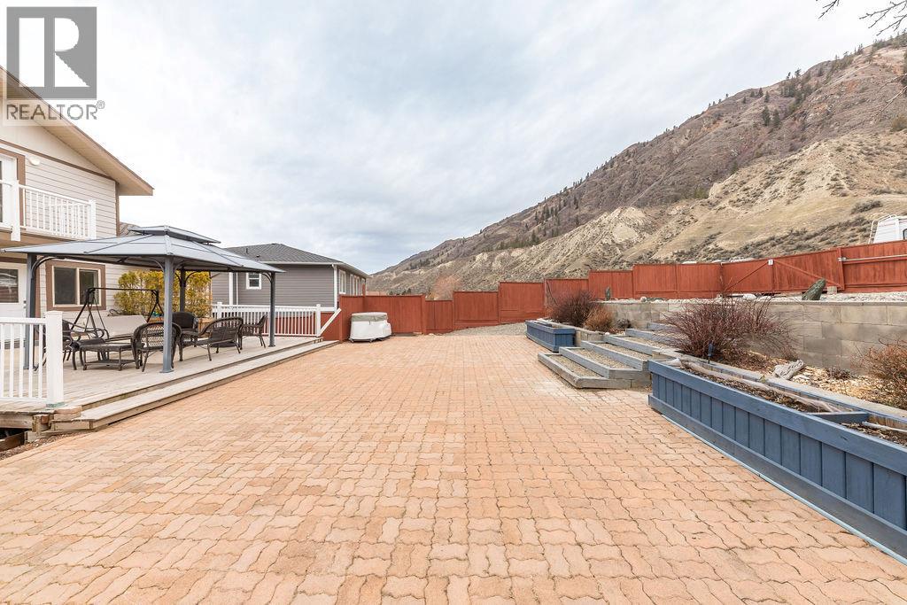 3601 NAVATANEE Drive, Kamloops