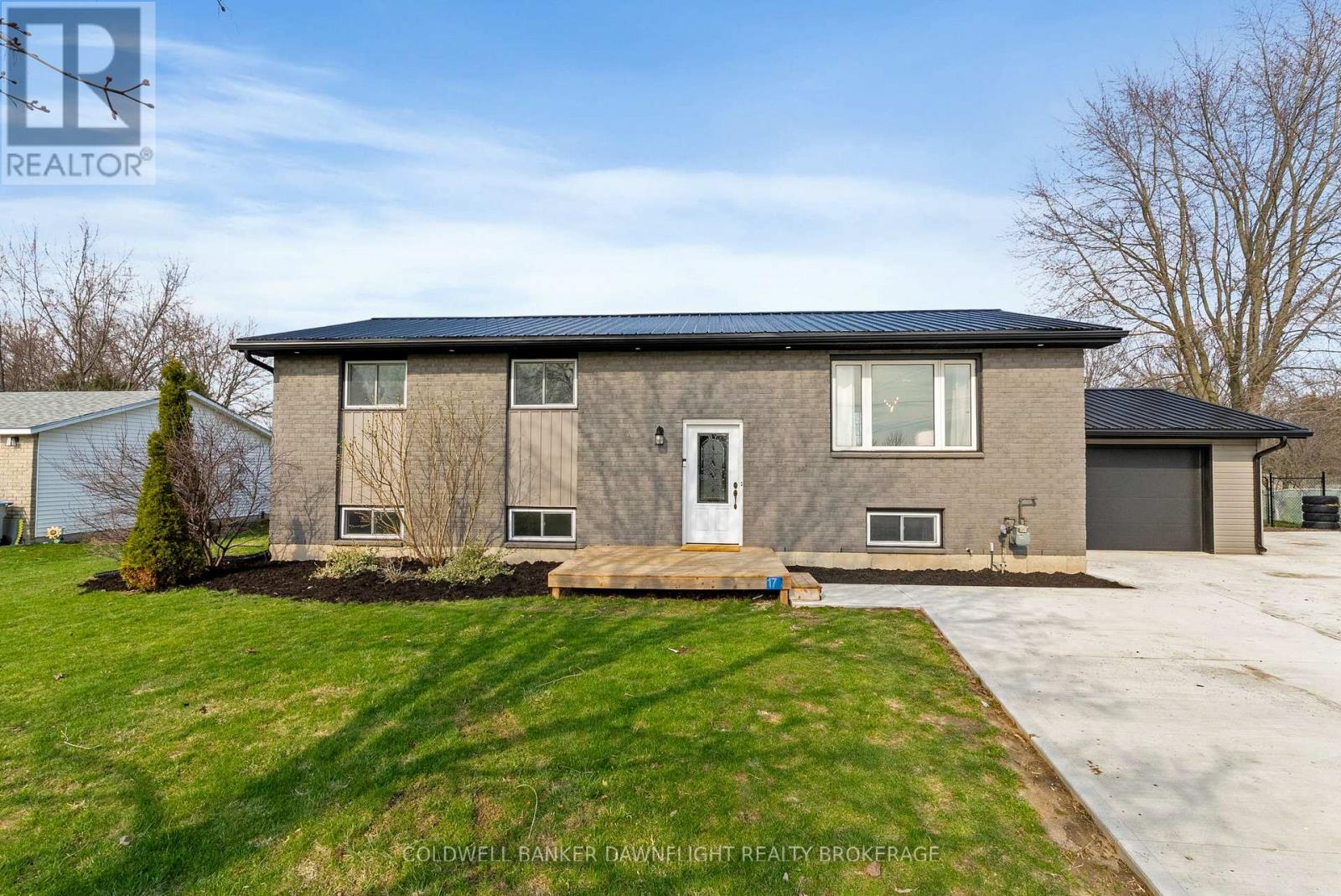 17 HAWTHORN CRESCENT