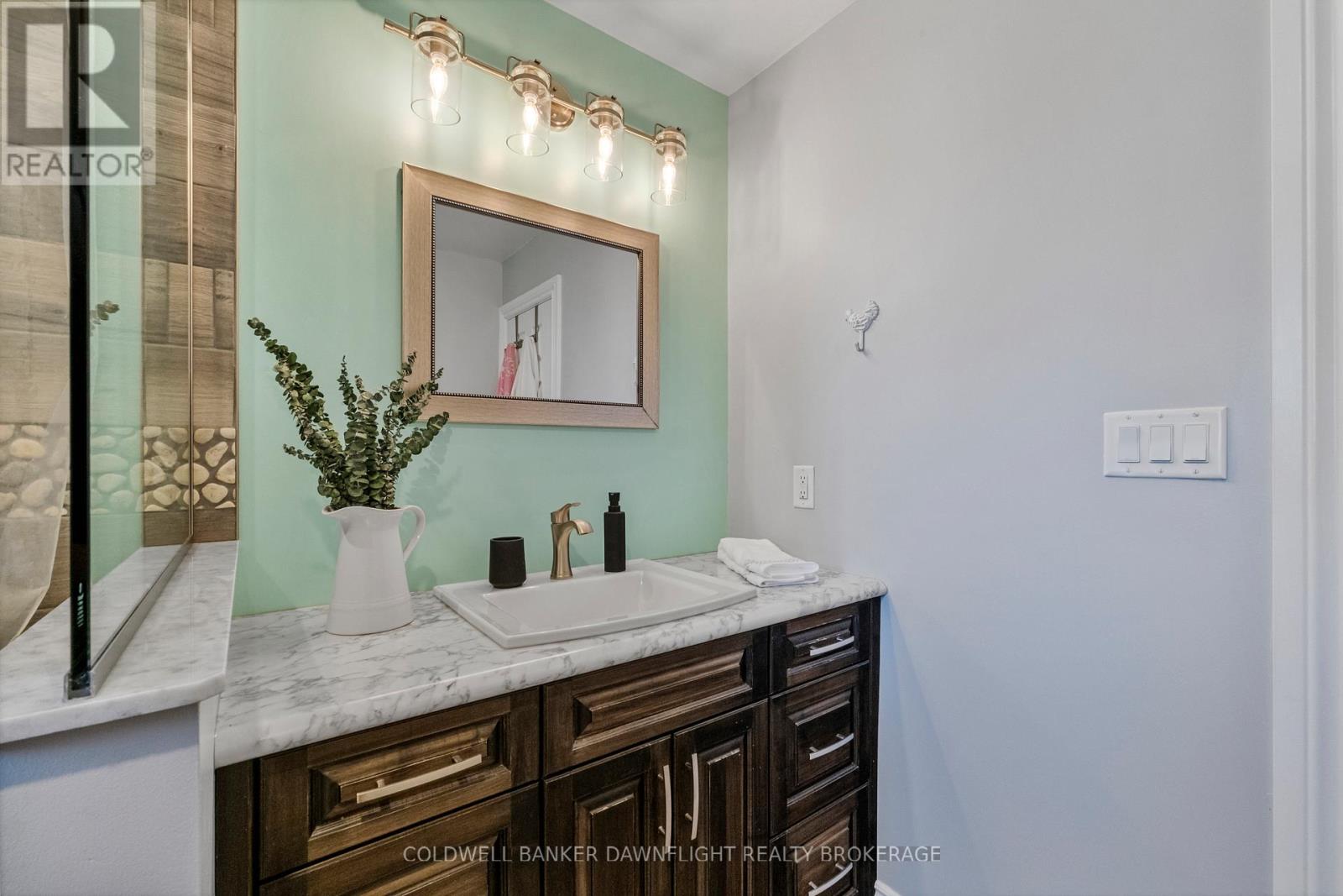 17 HAWTHORN CRESCENT Property Photo