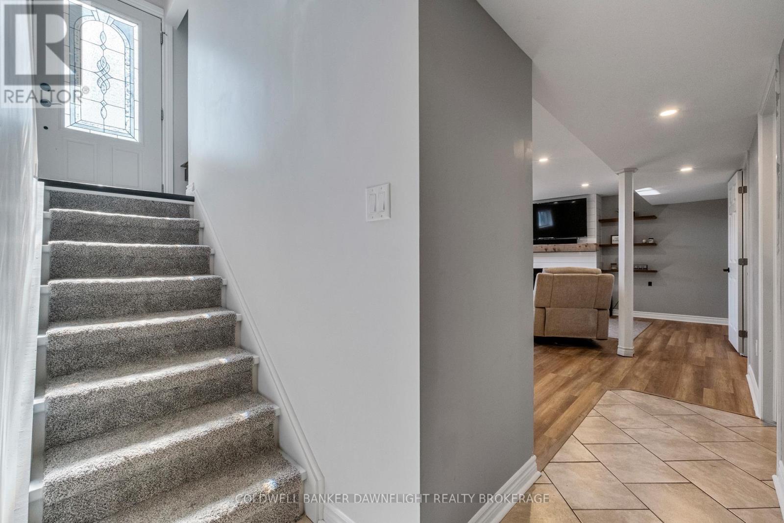 17 HAWTHORN CRESCENT Property Photo