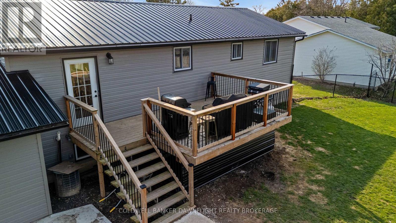 17 HAWTHORN CRESCENT Property Photo