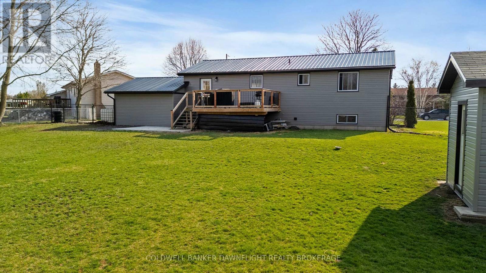 17 HAWTHORN CRESCENT Property Photo