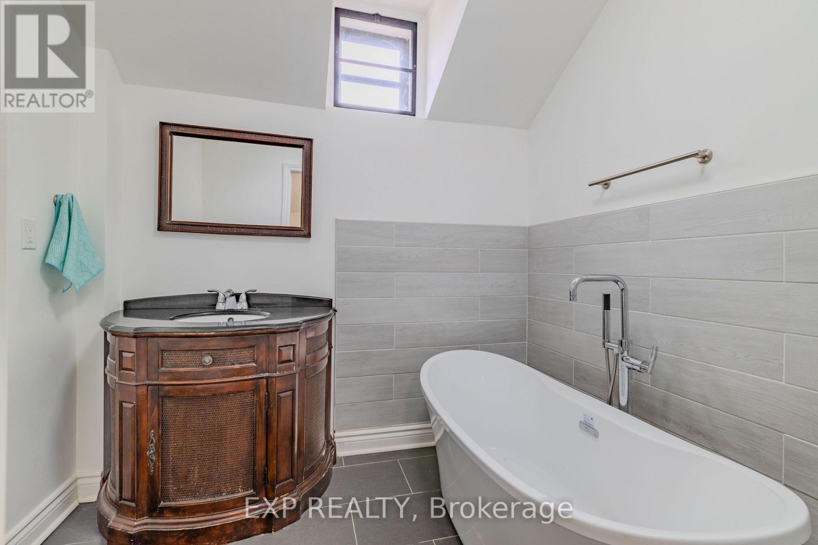 Great Soaker Tub - Upper Bathroom