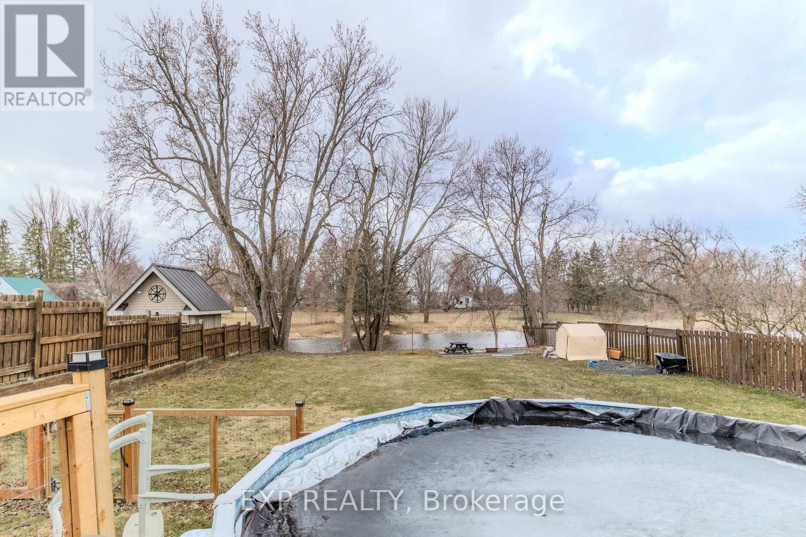 Fenced to the River - Both Sides!