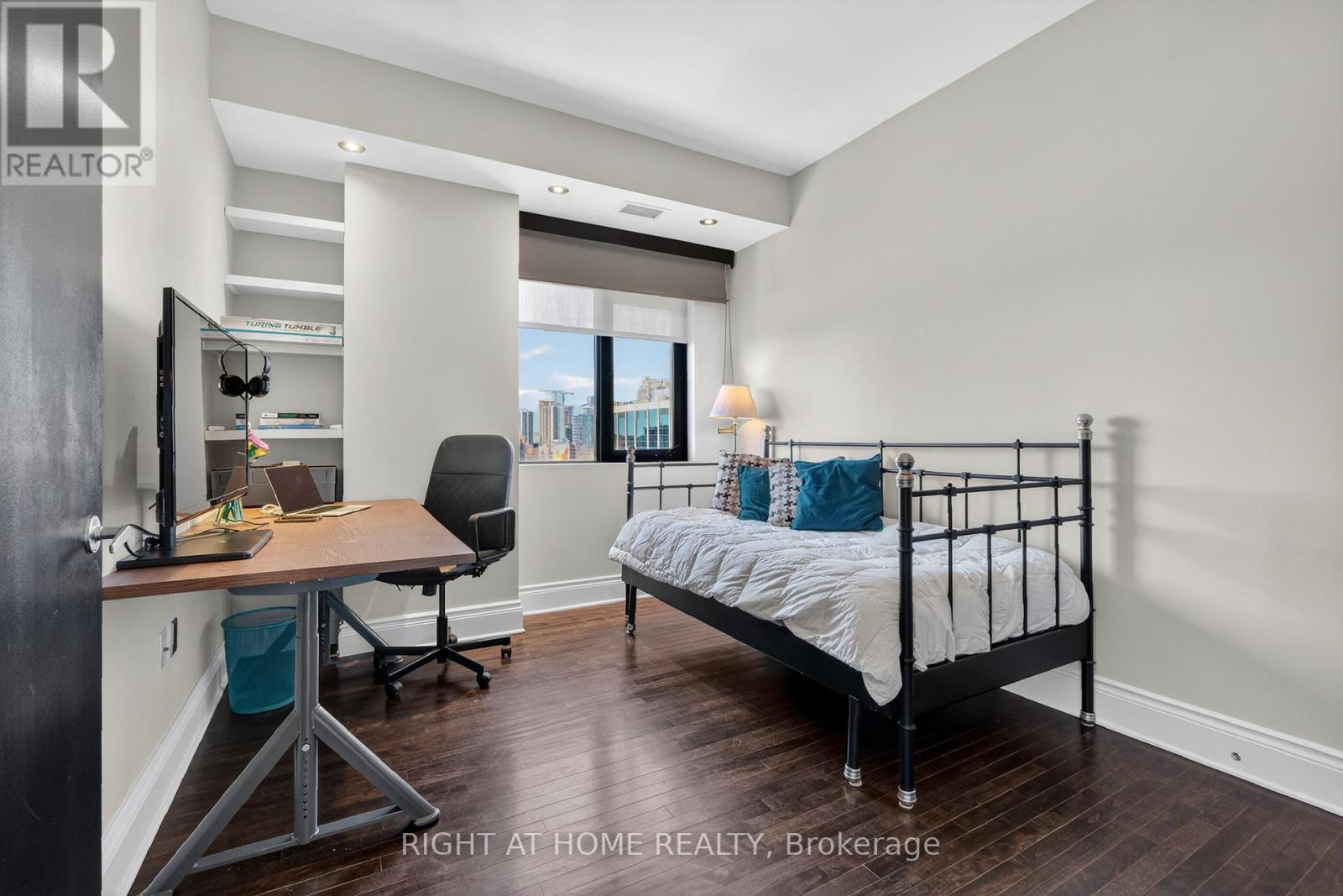 2nd bedroom