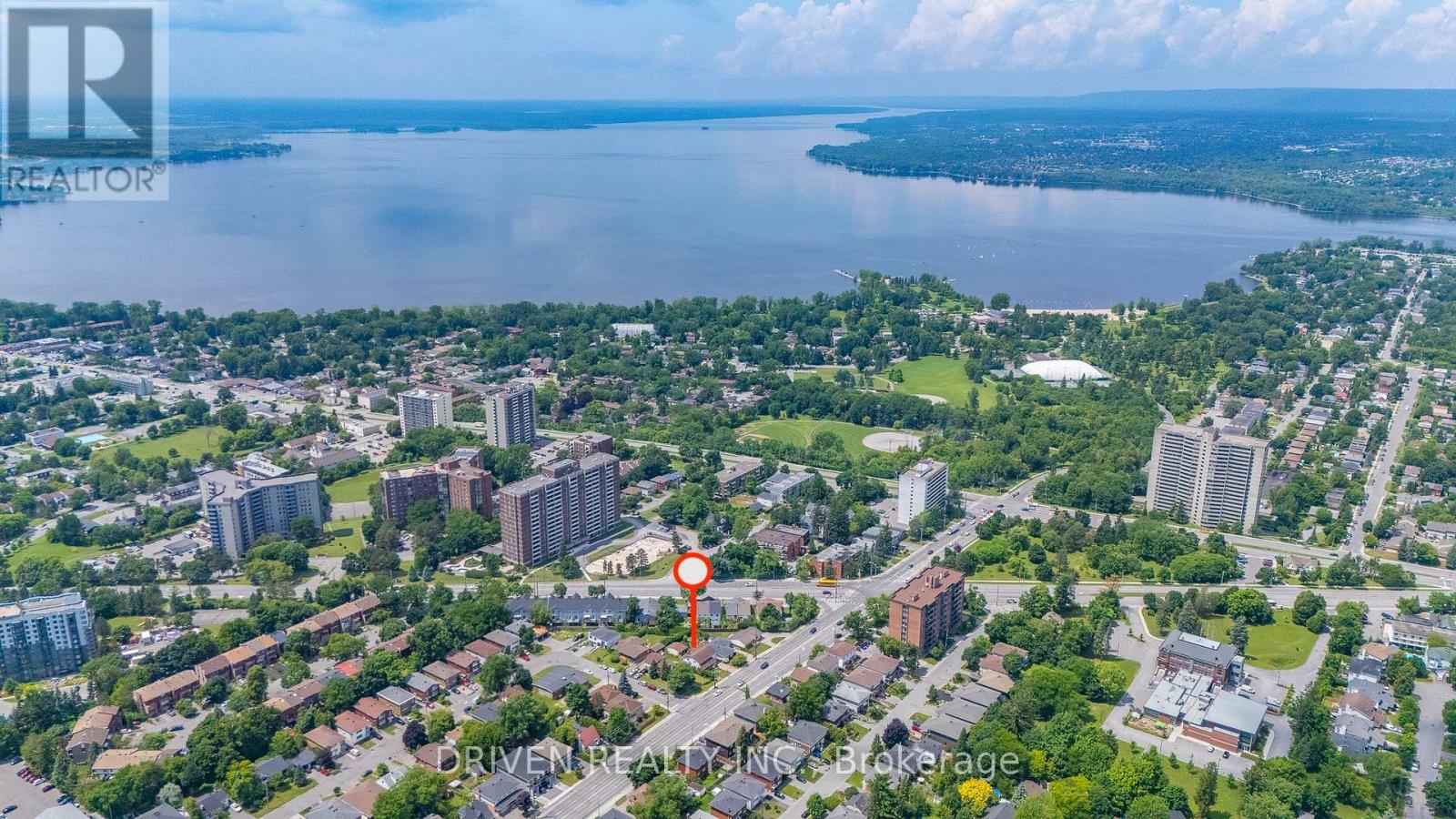 Close to Britannia Beach and parks.