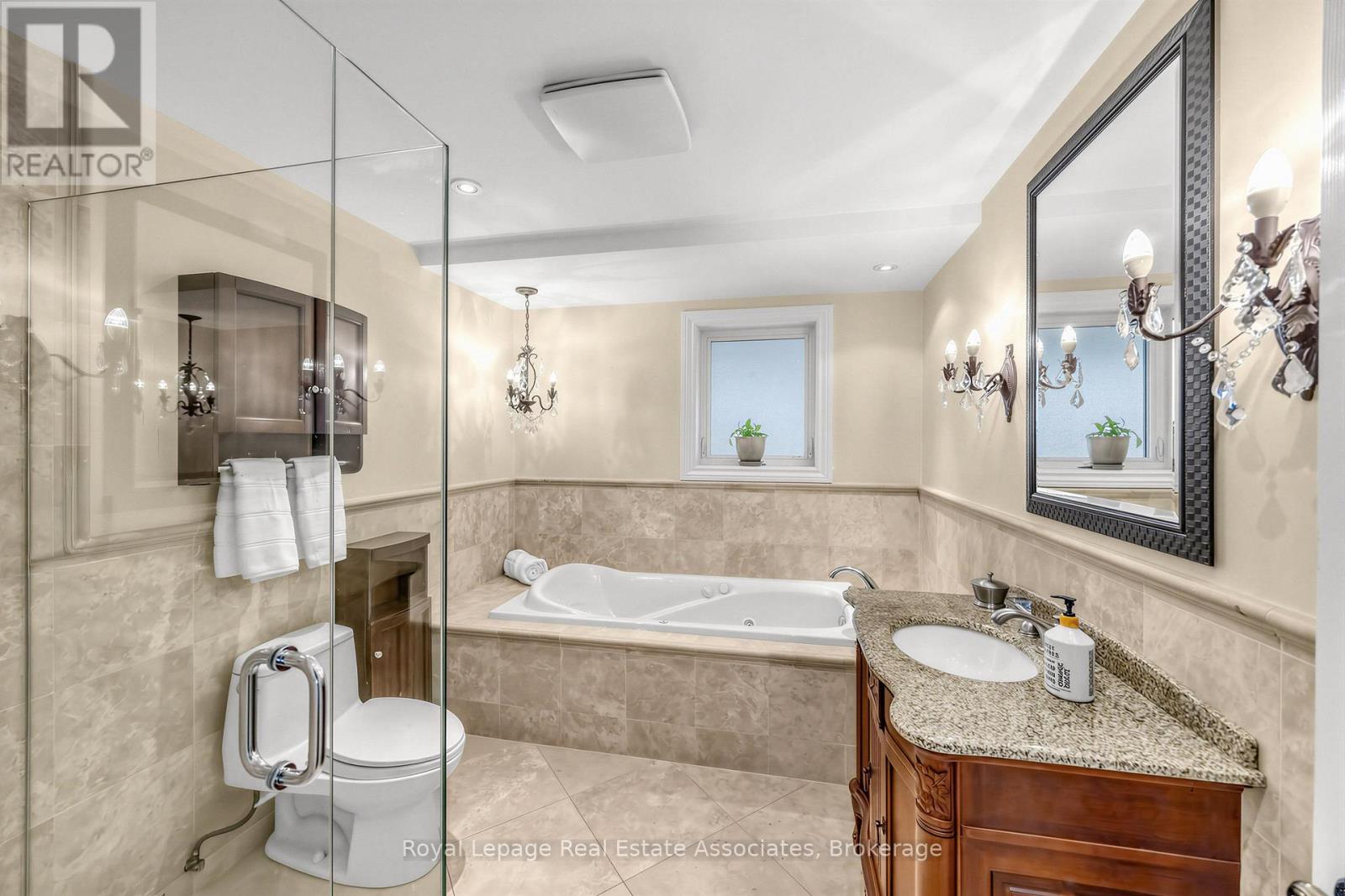 1561 PINETREE CRESCENT — photo 19