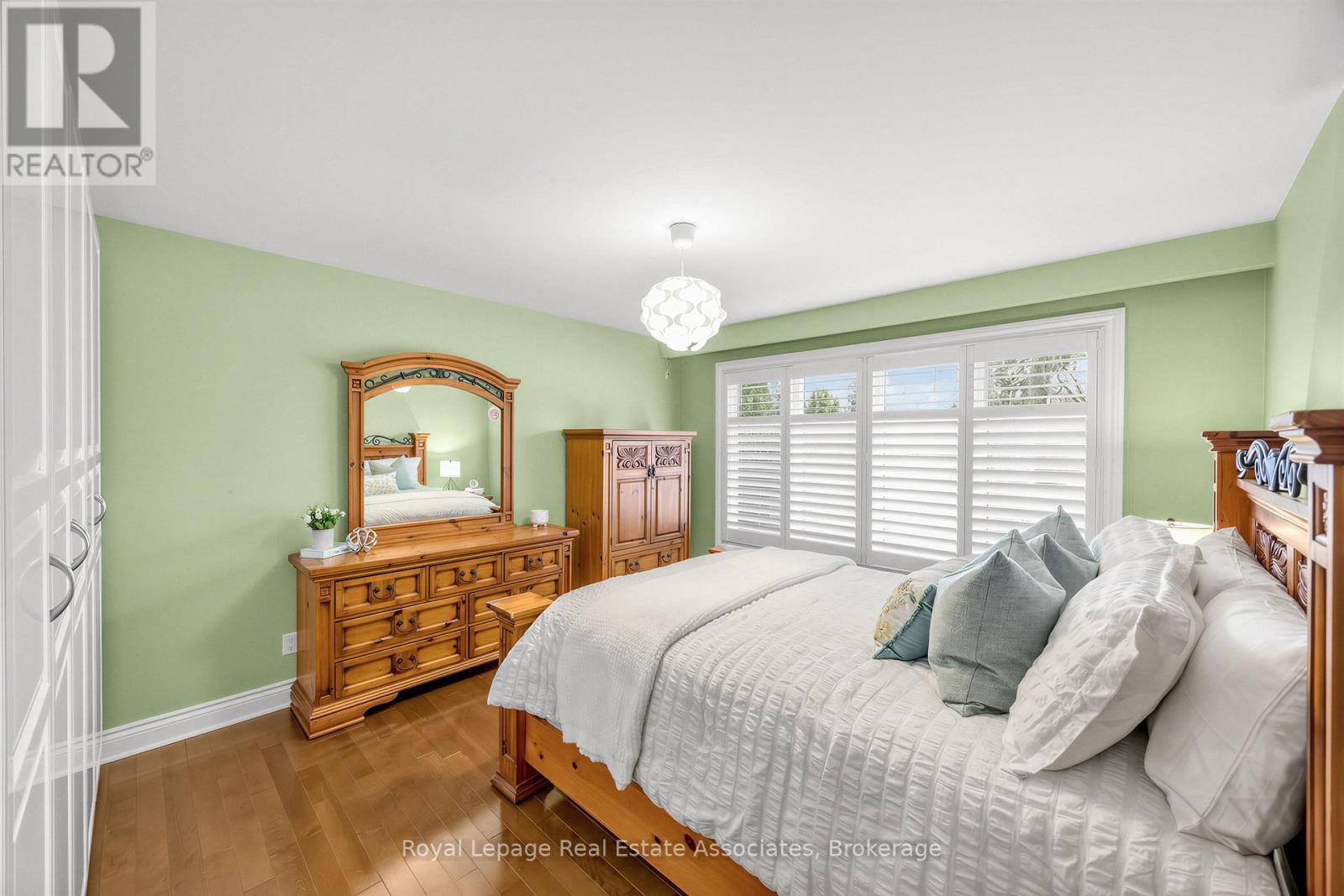 1561 PINETREE CRESCENT — photo 16