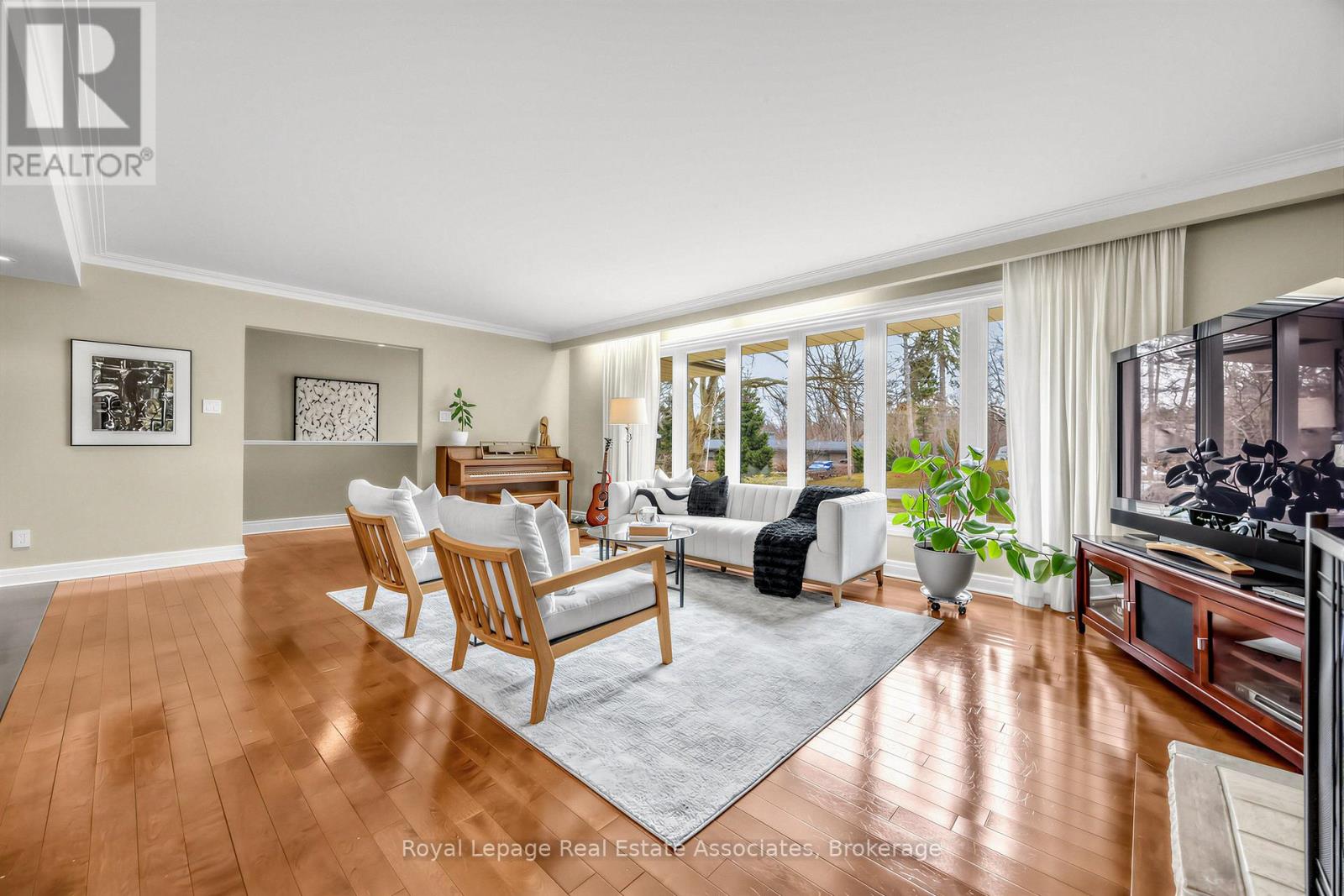 1561 PINETREE CRESCENT — photo 10