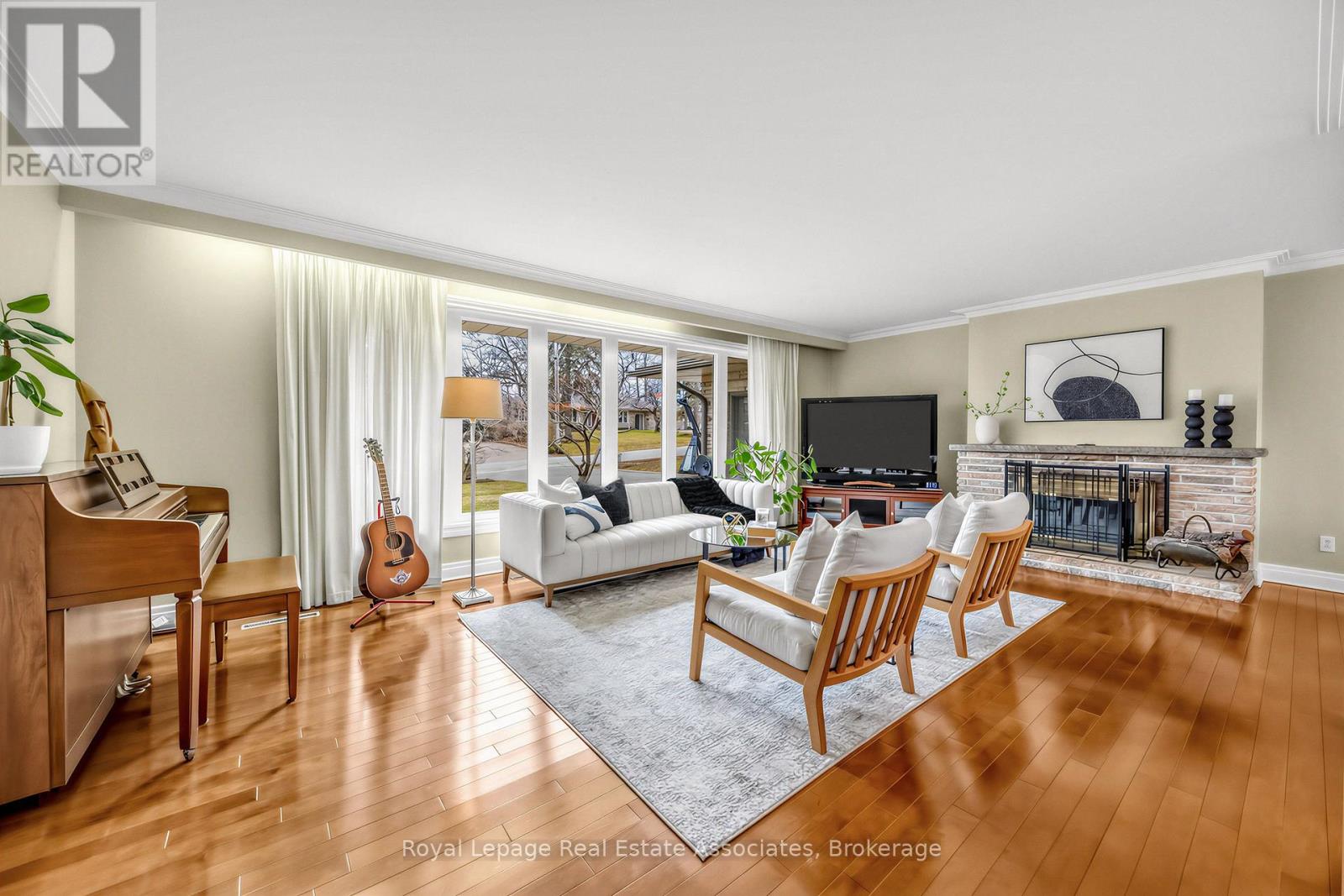 1561 PINETREE CRESCENT — photo 11