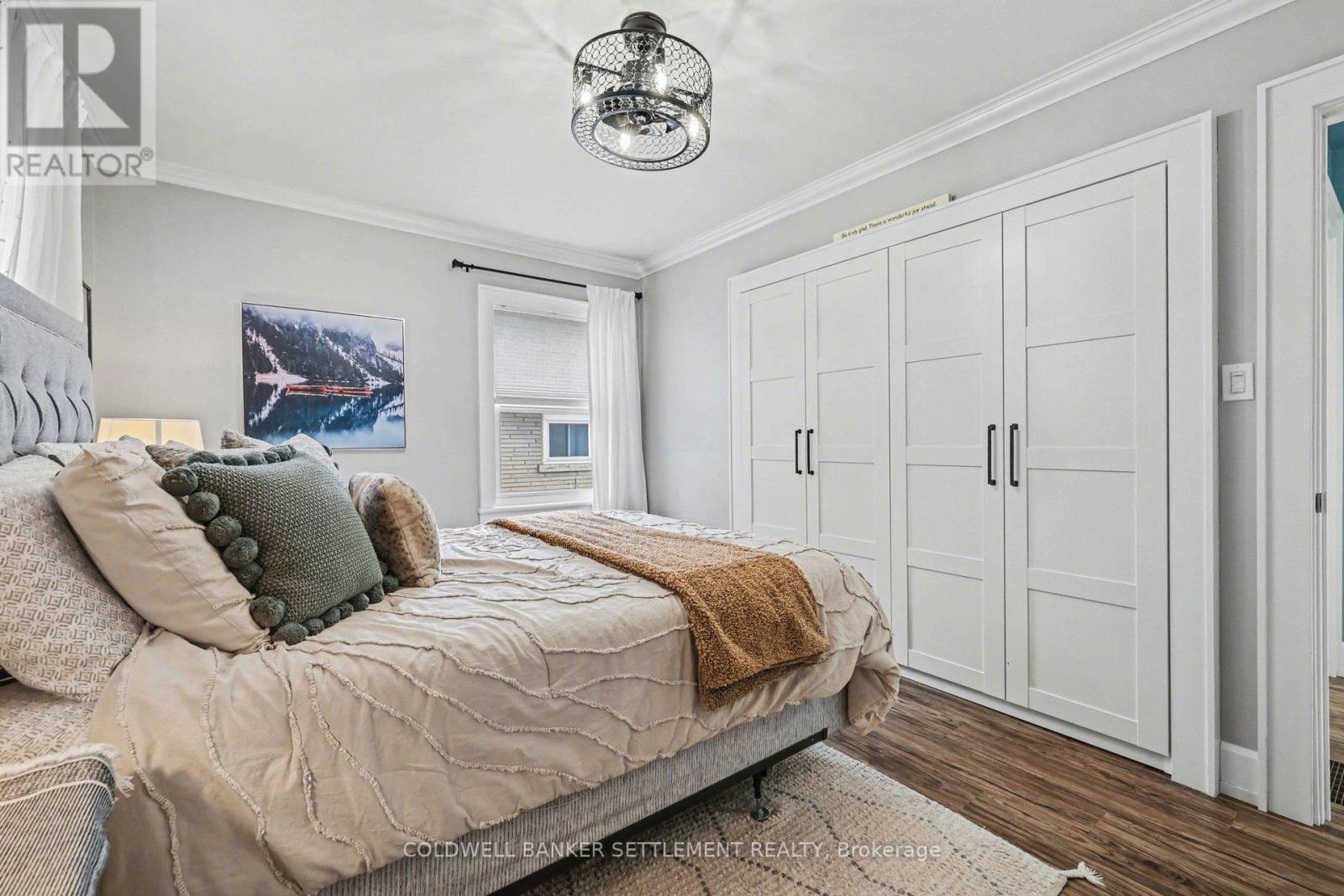 22 BROADVIEW AVENUE W - 23