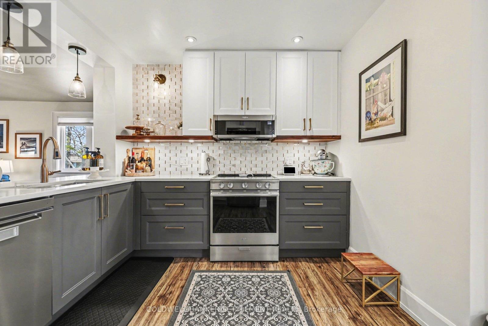 22 BROADVIEW AVENUE W - 12