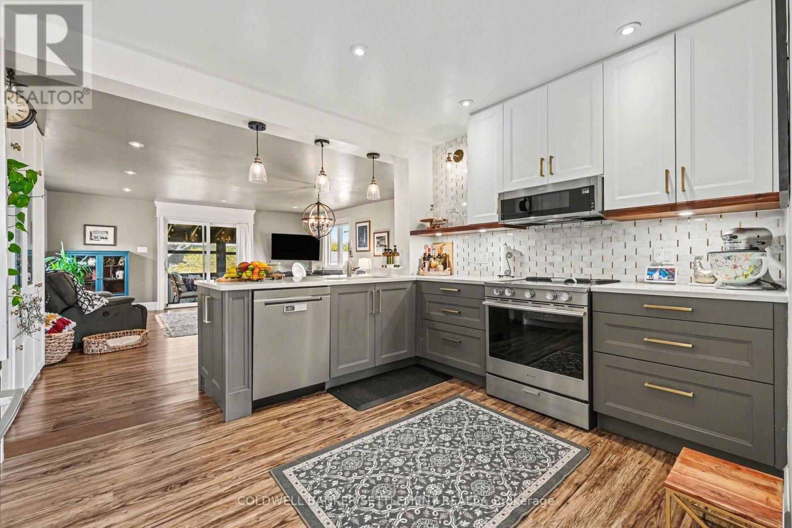 22 BROADVIEW AVENUE W - 14