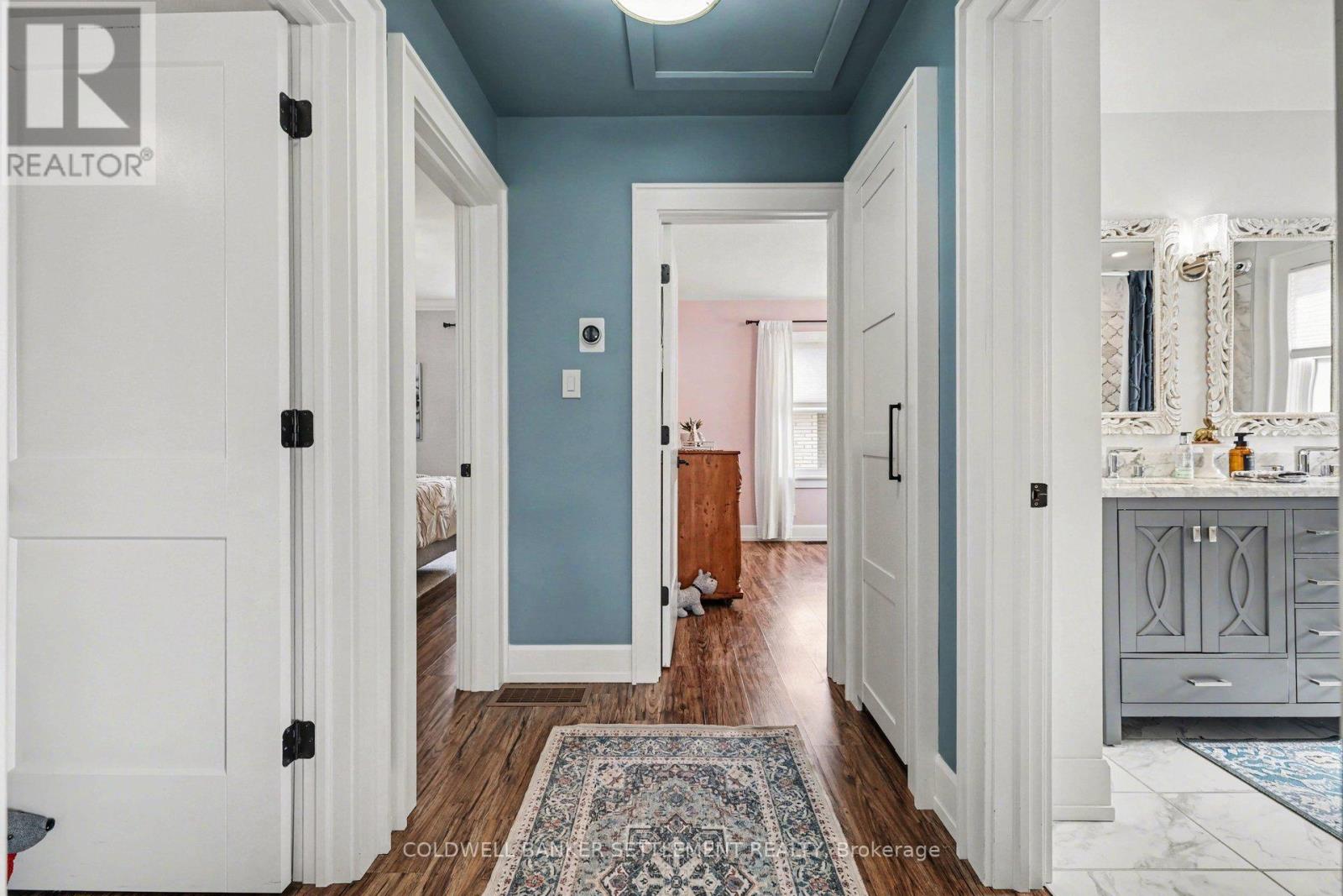 22 BROADVIEW AVENUE W - 21