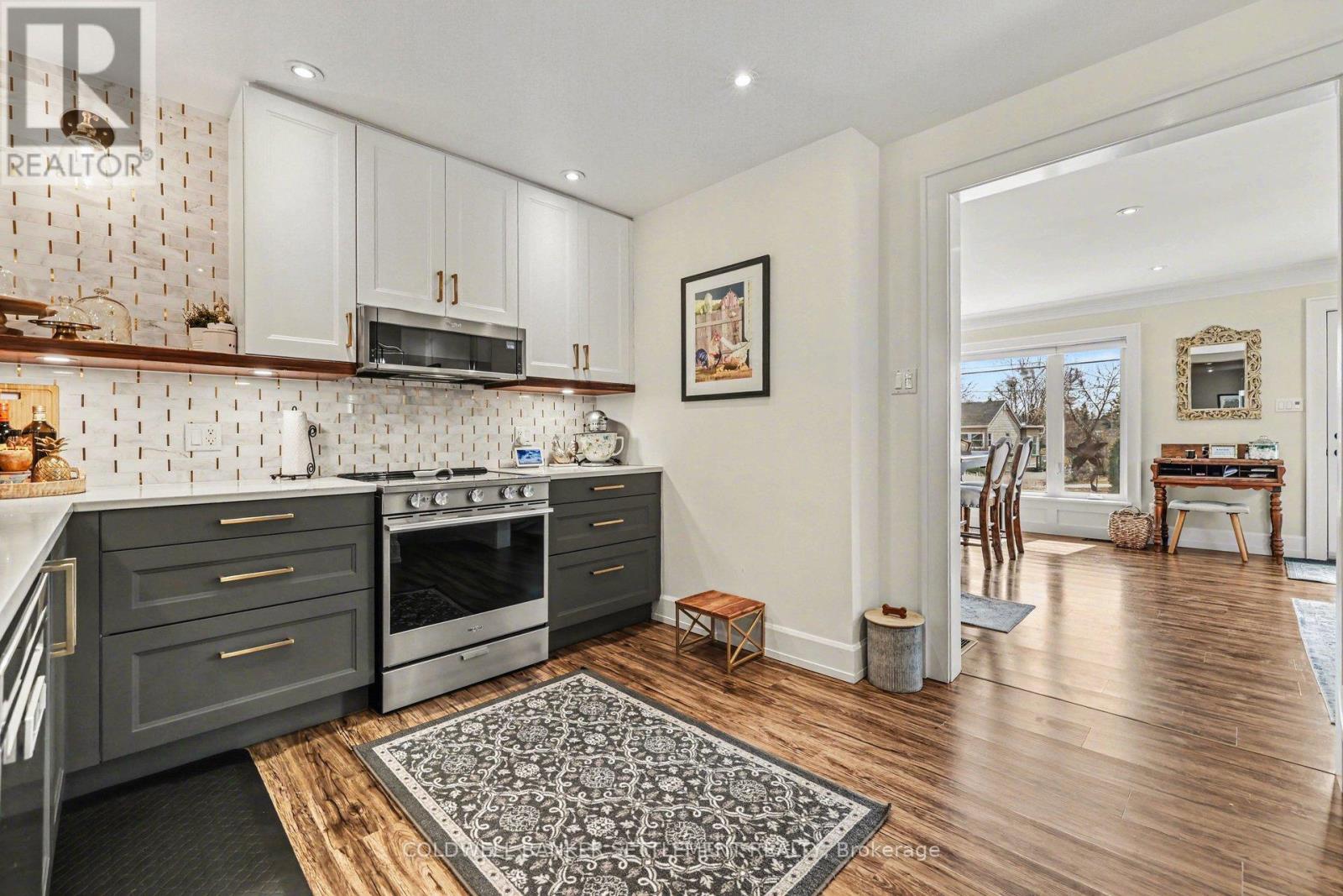 22 BROADVIEW AVENUE W - 13