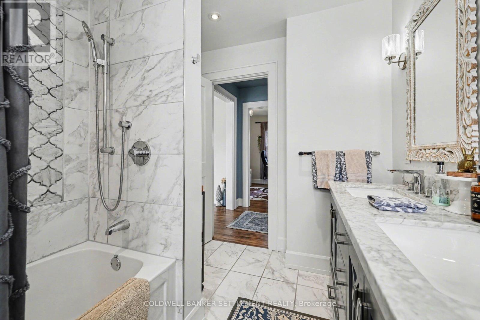 22 BROADVIEW AVENUE W - 24