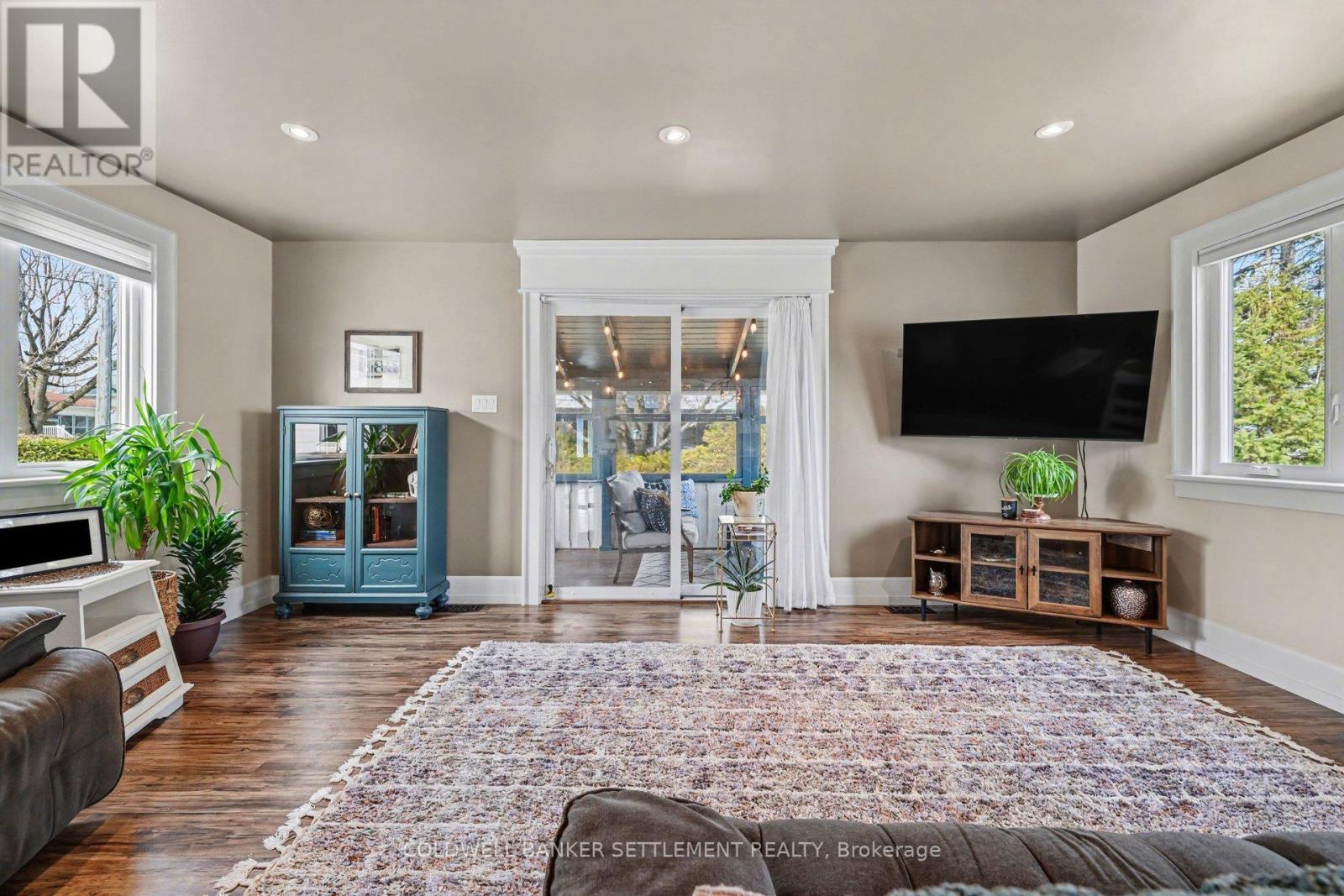 22 BROADVIEW AVENUE W - 18
