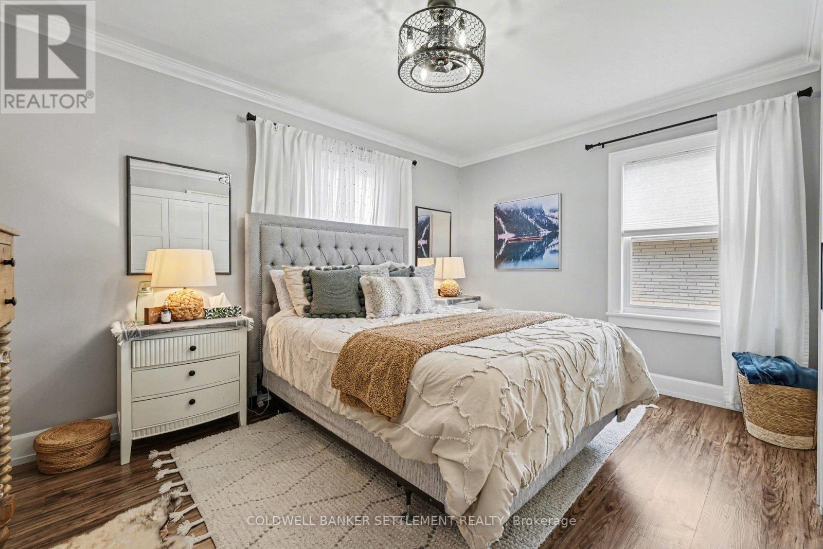 22 BROADVIEW AVENUE W - 22