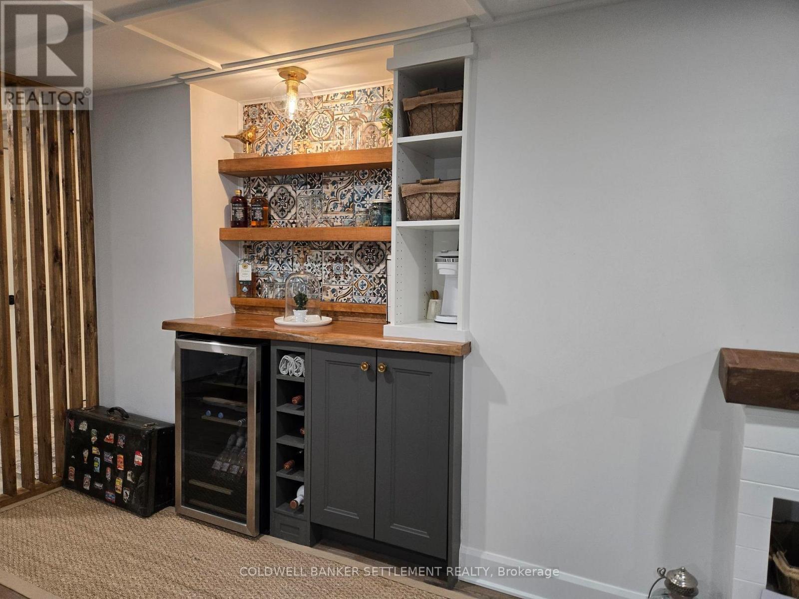 22 BROADVIEW AVENUE W - 30