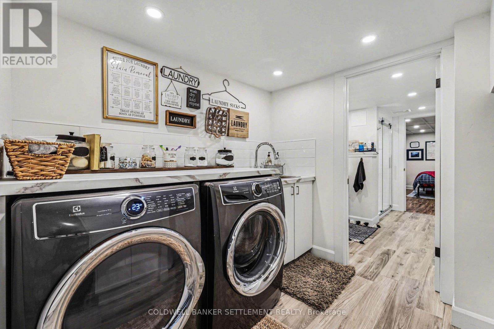 22 BROADVIEW AVENUE W - 40