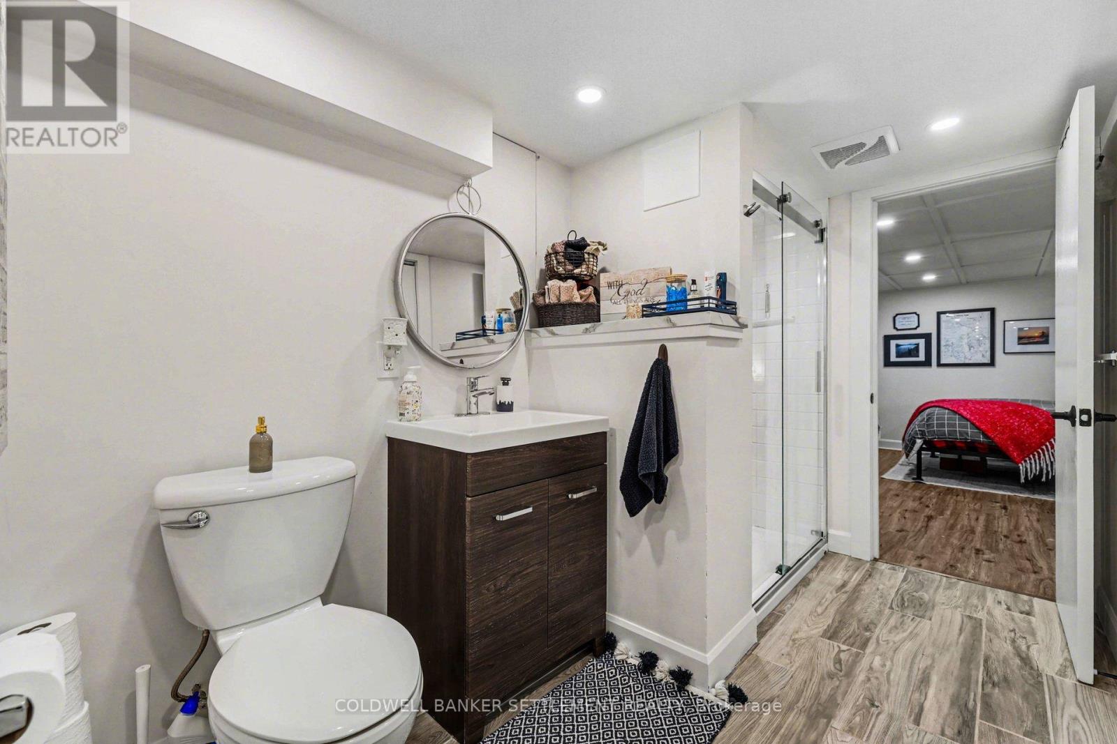 22 BROADVIEW AVENUE W - 38