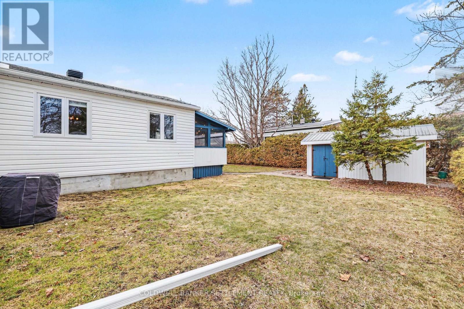 22 BROADVIEW AVENUE W - 44