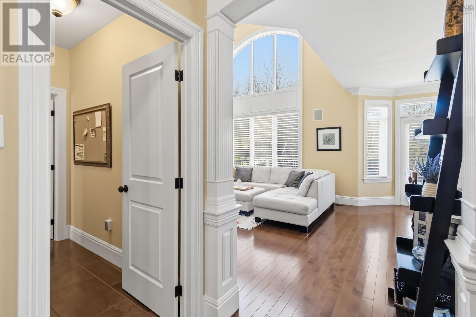 Property 20 of 49 of 53 White Glove Terrace