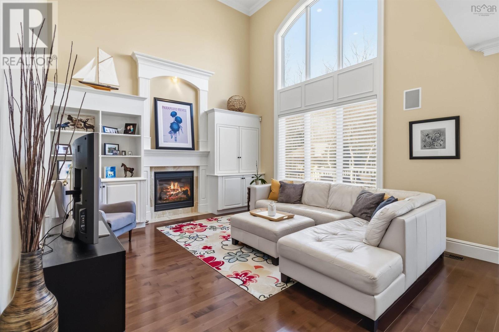 Property 5 of 49 of 53 White Glove Terrace