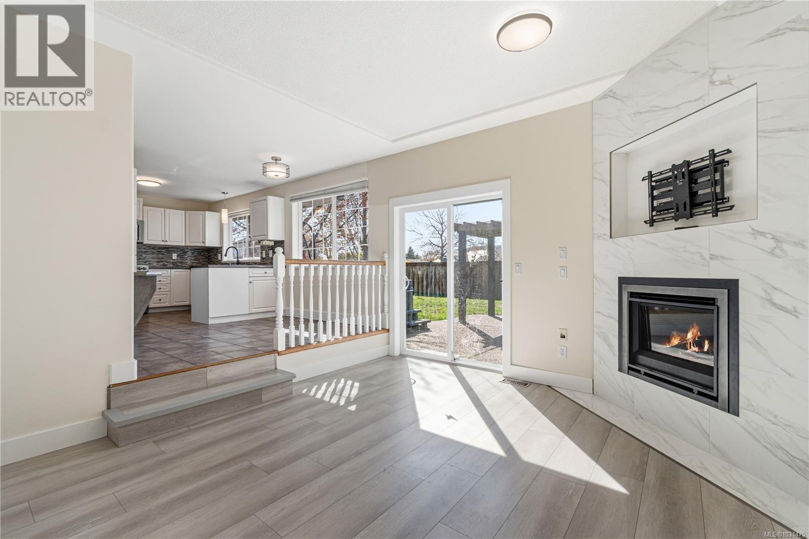 716 Ermineskin Ave, Parksville