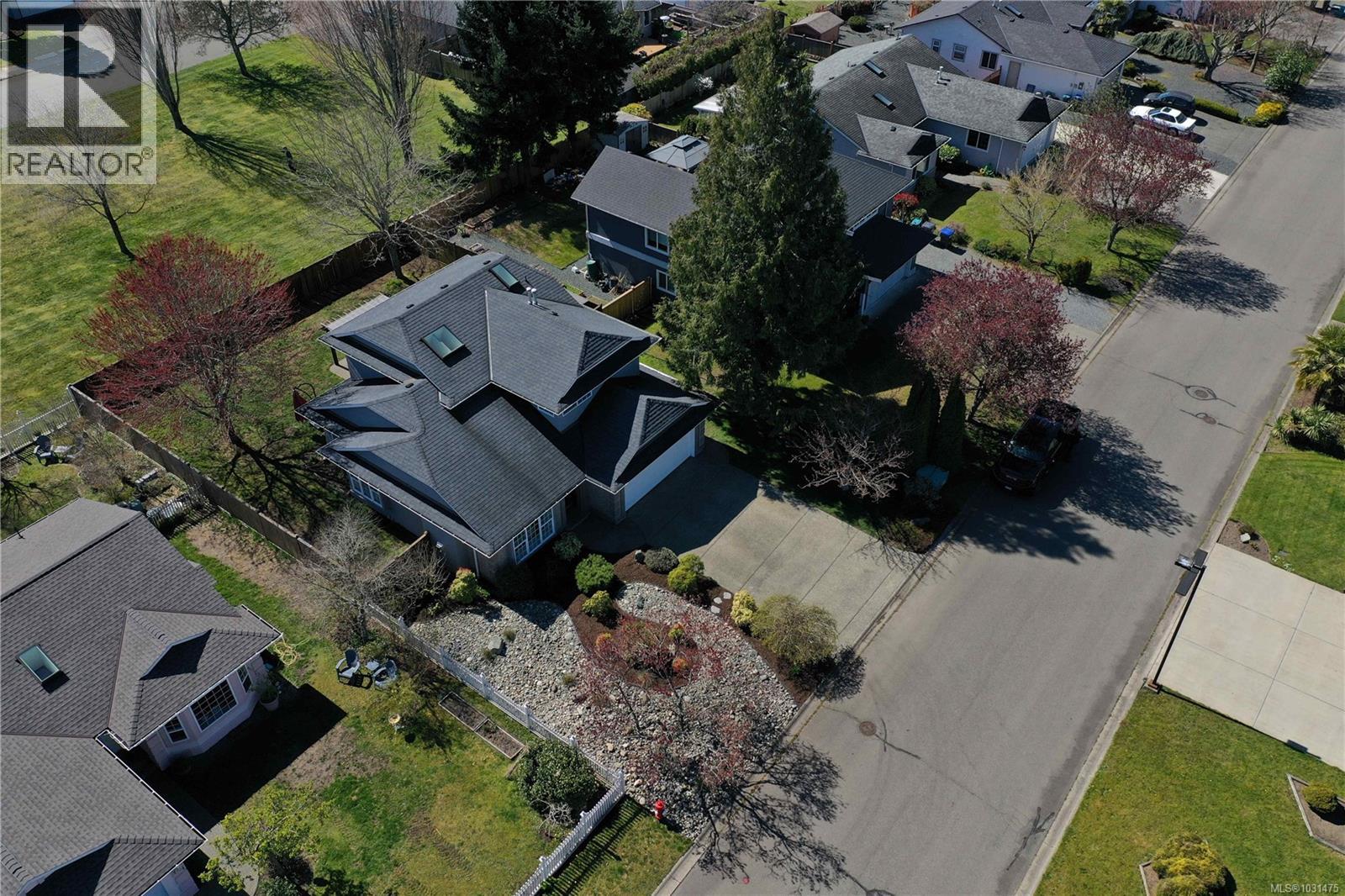 716 Ermineskin Ave, Parksville