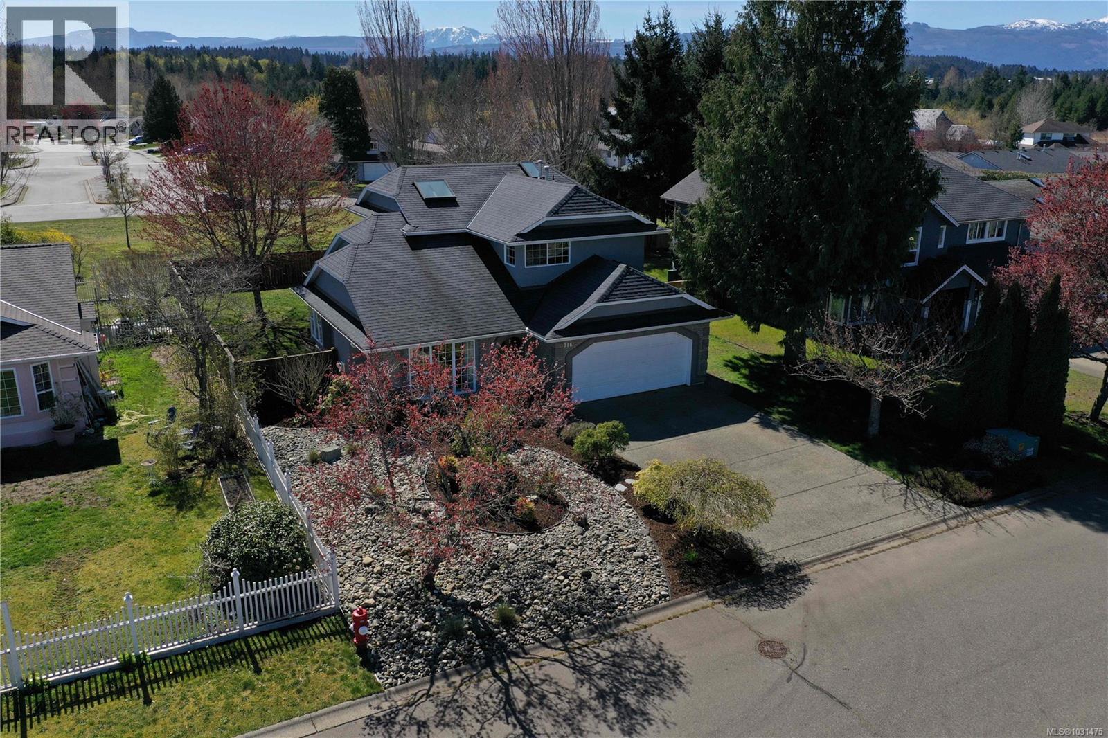 716 Ermineskin Ave, Parksville