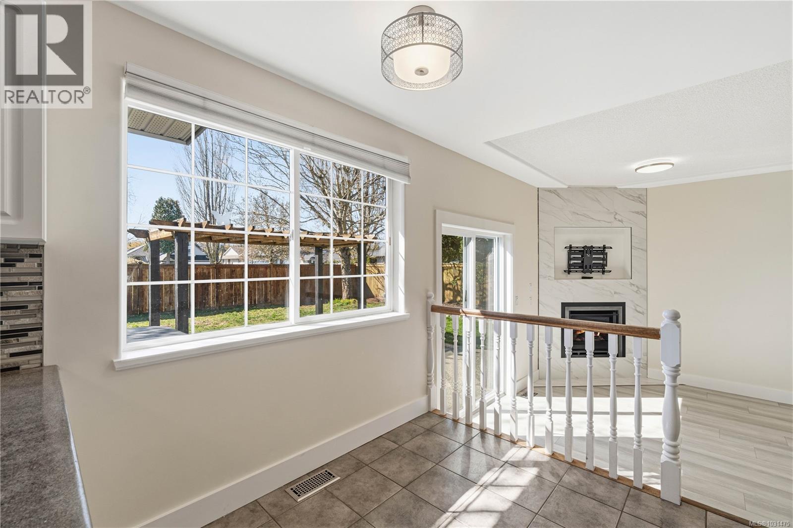 716 Ermineskin Ave, Parksville