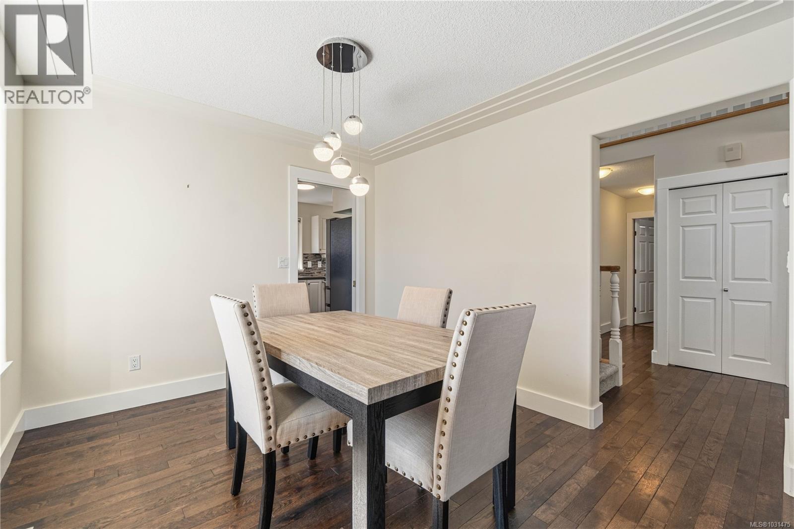 716 Ermineskin Ave, Parksville