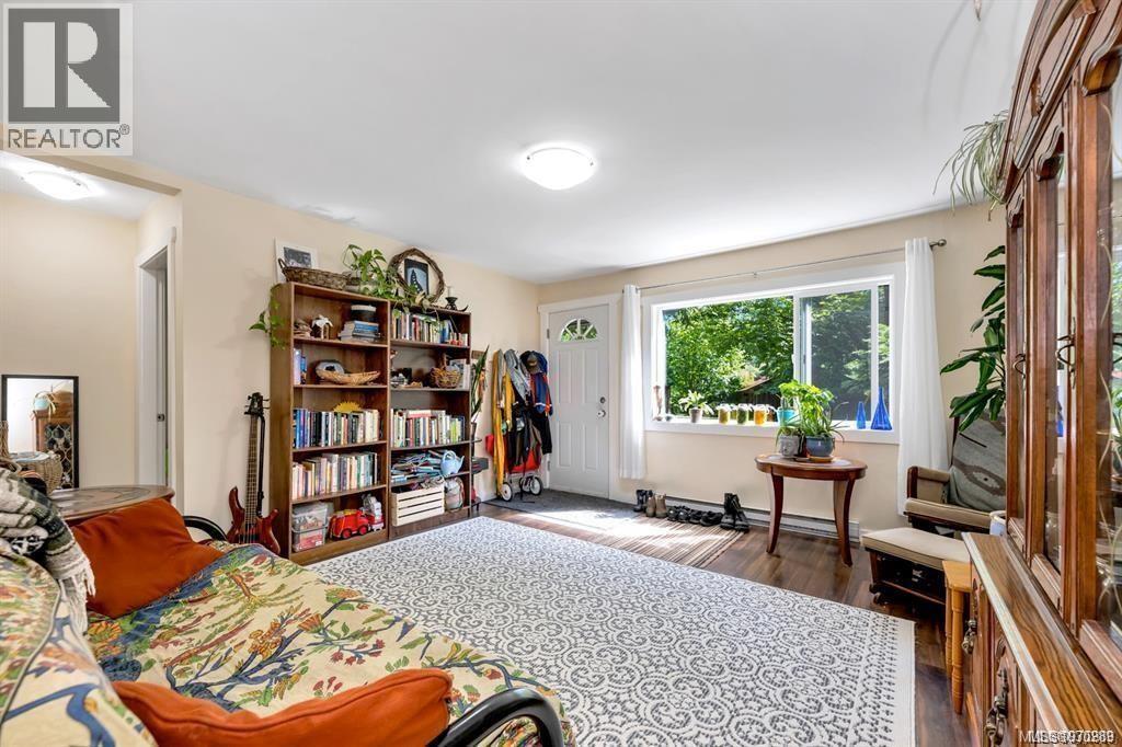 8033 Greendale Rd - 10