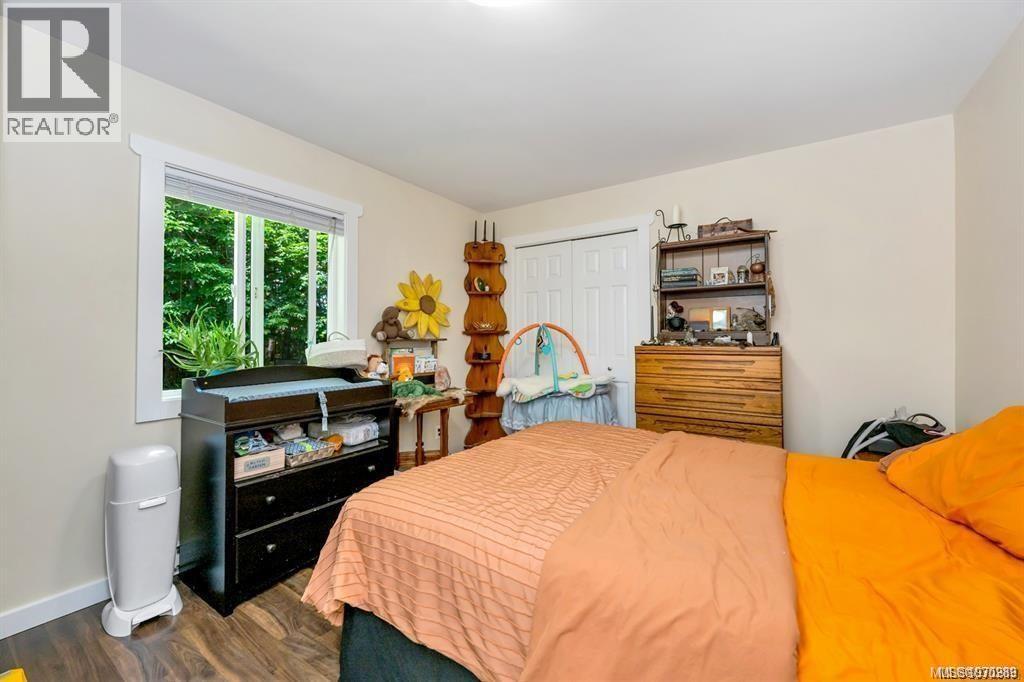 8033 GREENDALE RD - 16