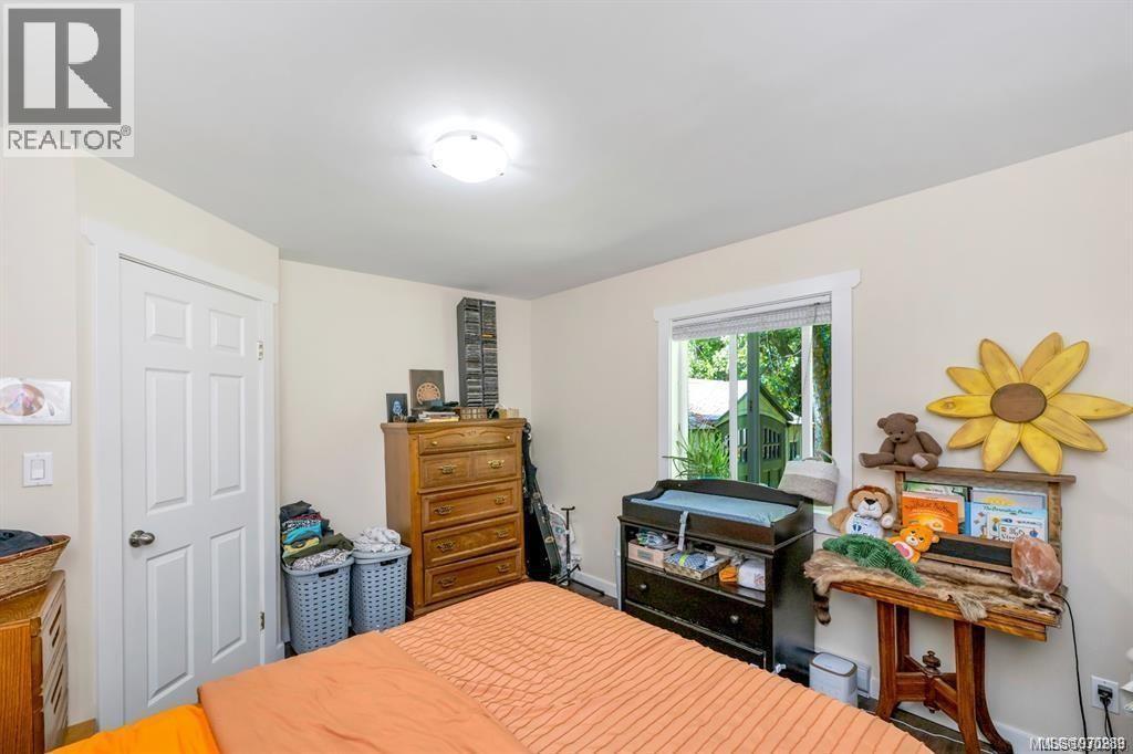 8033 GREENDALE RD - 17