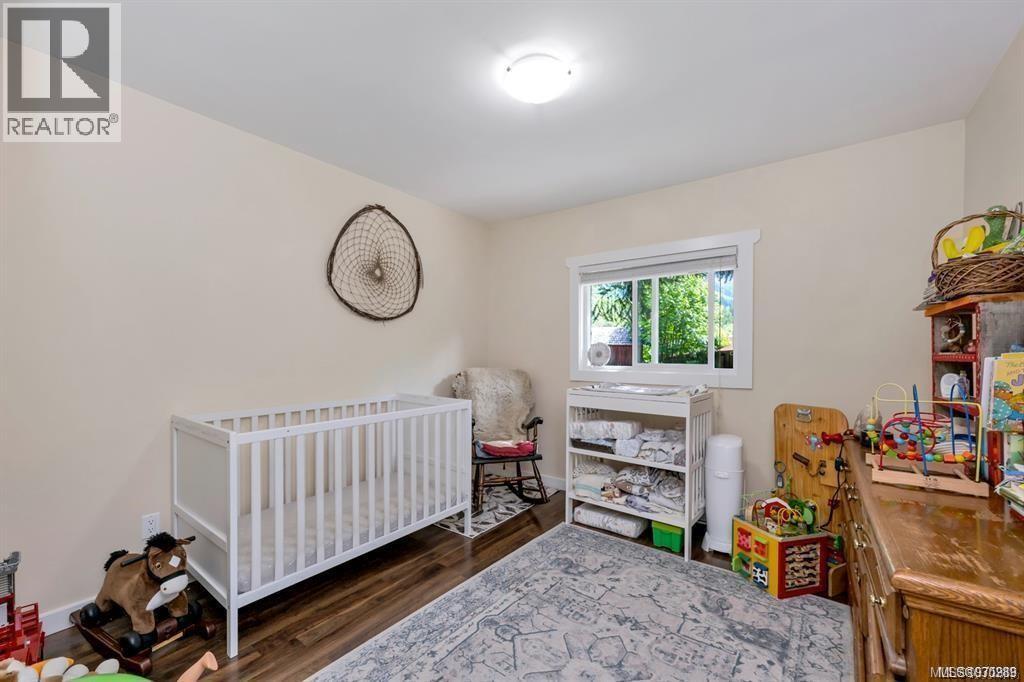 8033 GREENDALE RD - 18