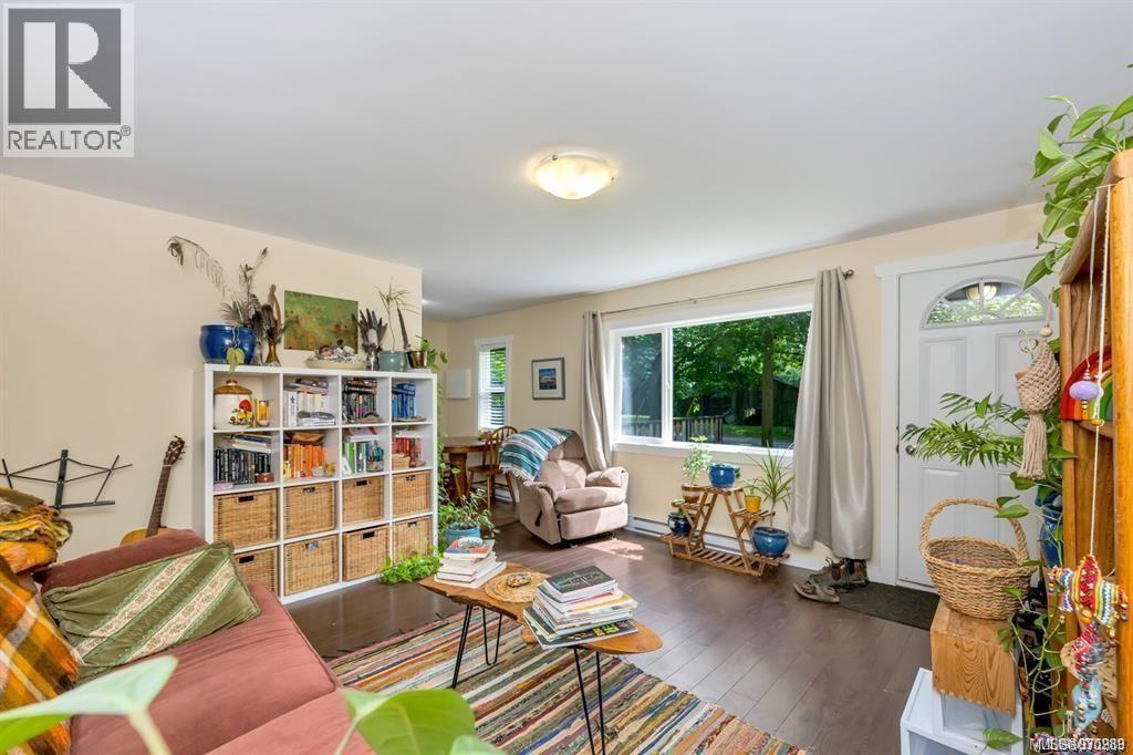 8033 GREENDALE RD - 30