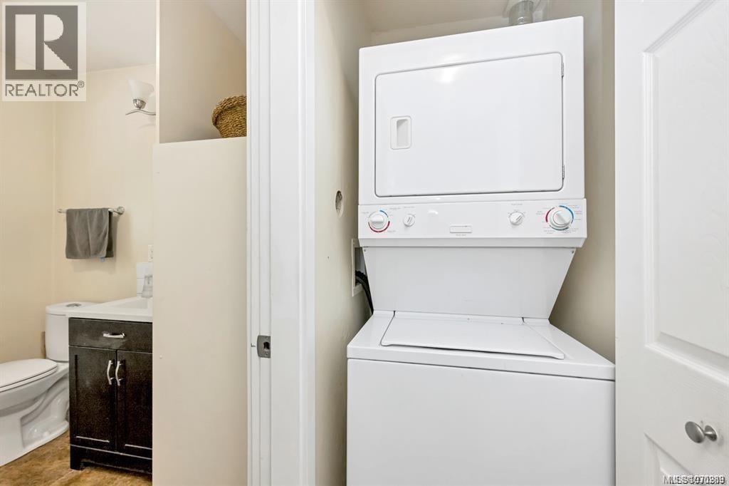 8033 GREENDALE RD - 40