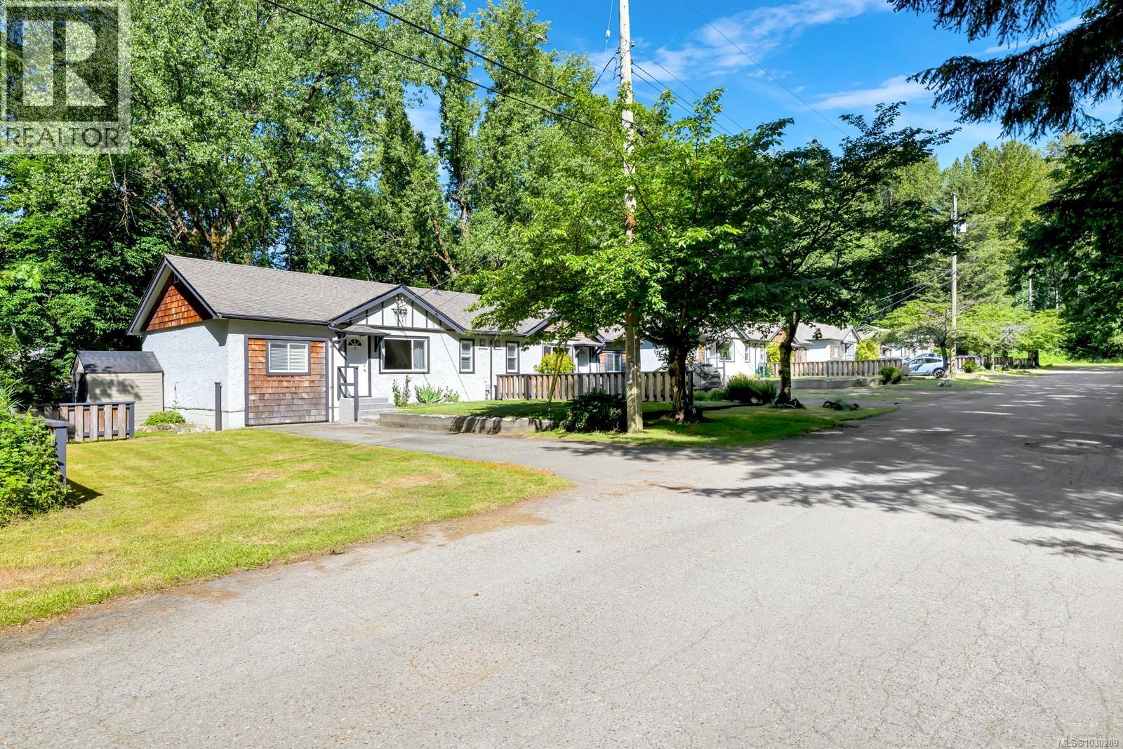 8033 Greendale Rd - 7