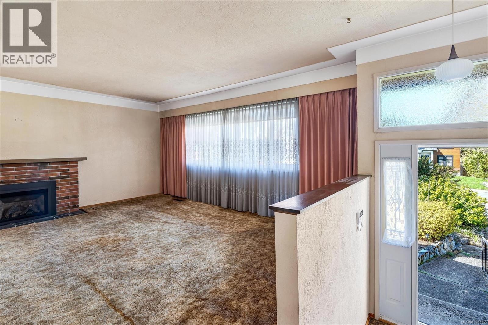  2555 Victor Street, Victoria