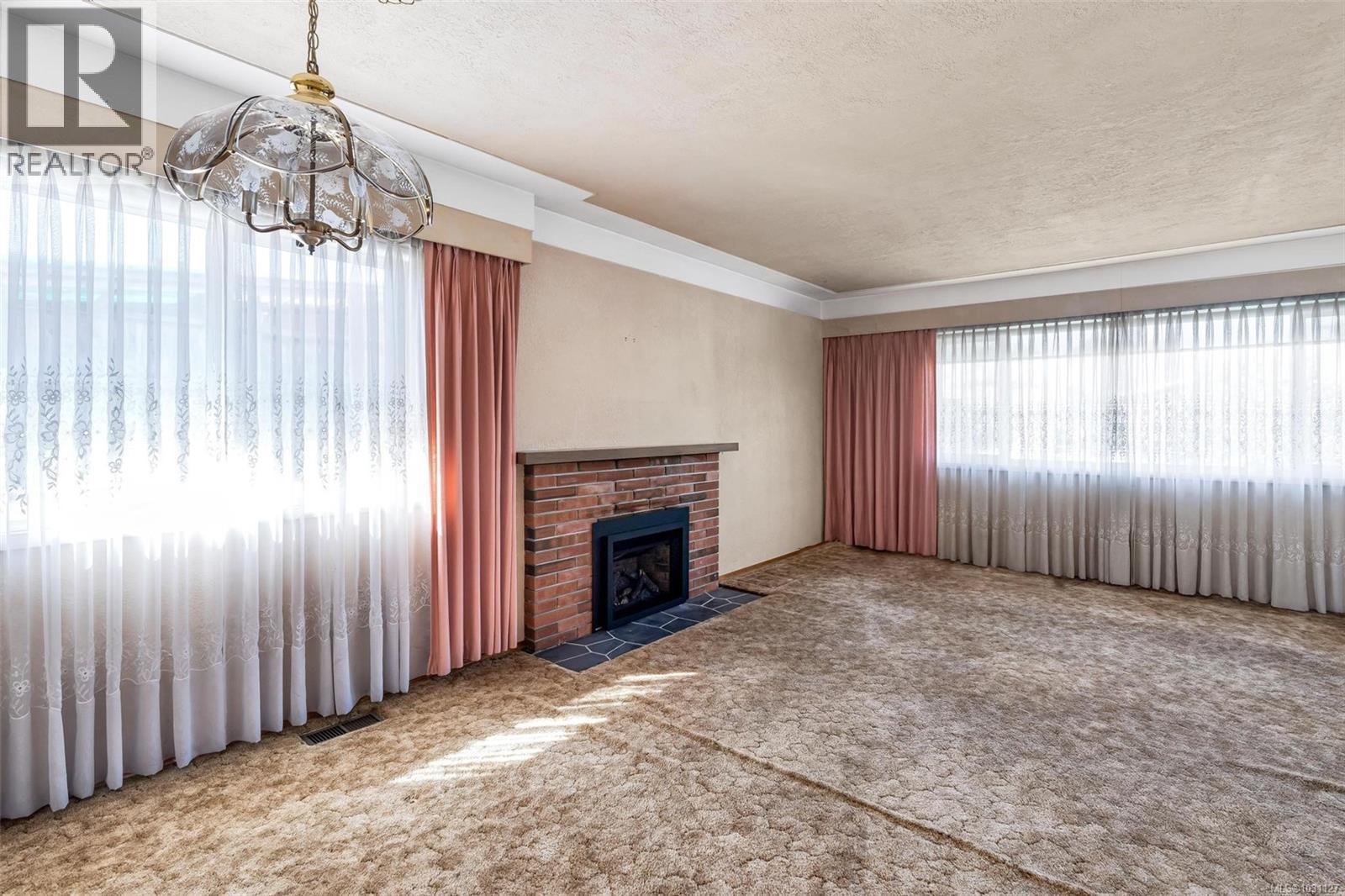  2555 Victor Street, Victoria