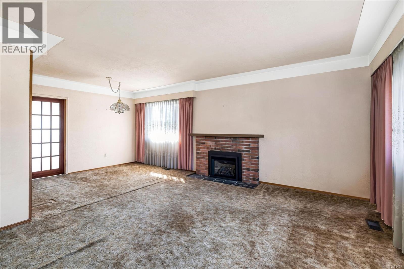  2555 Victor Street, Victoria